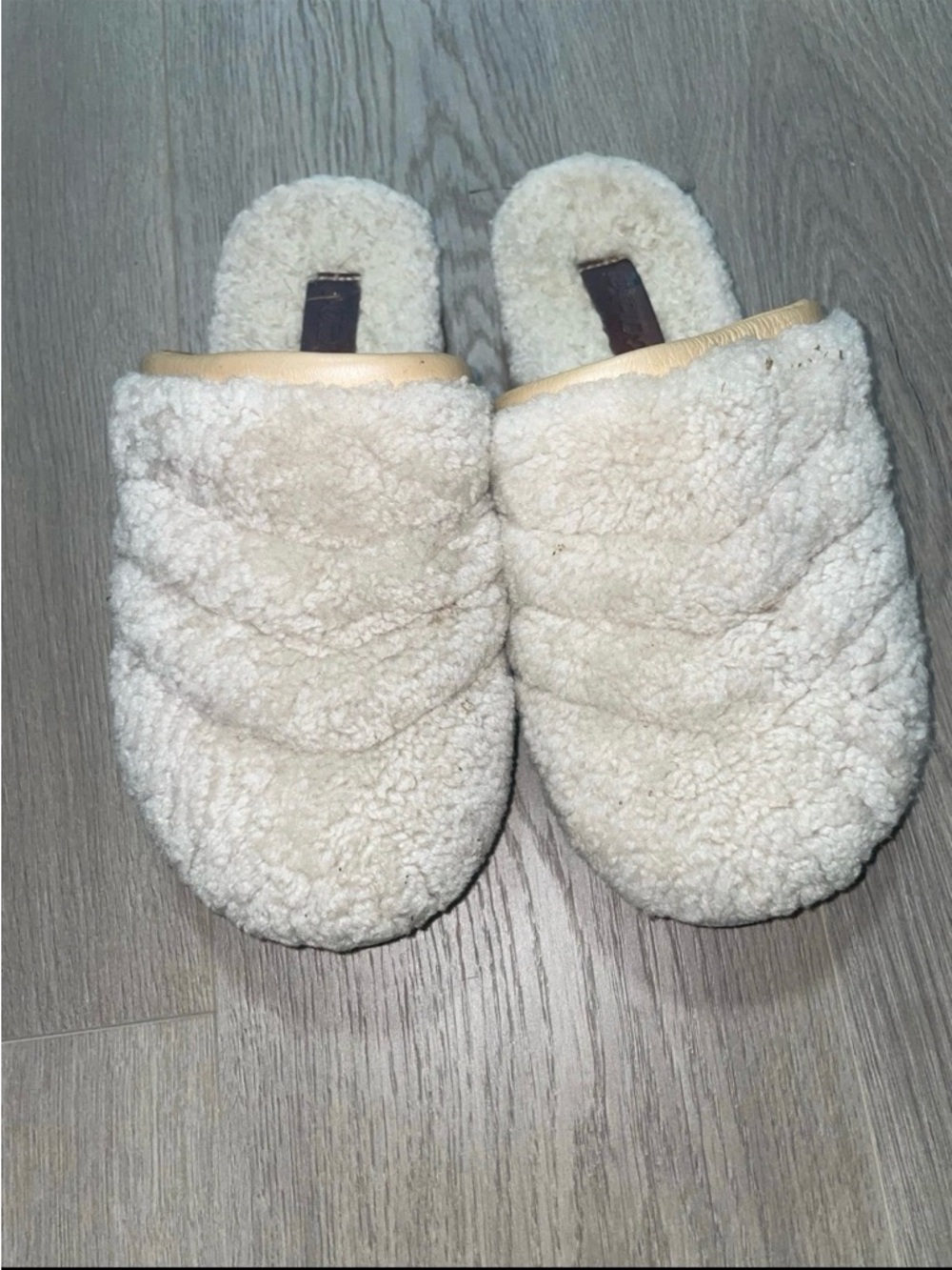 OluKai Pūpū Mua Slippers